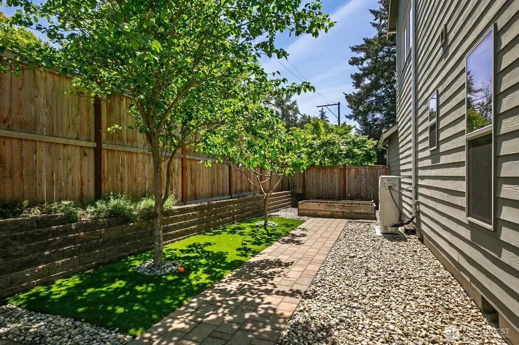 7430 NE 202nd Place Kenmore WA 98028
