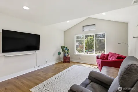7430 NE 202nd Place Kenmore WA 98028