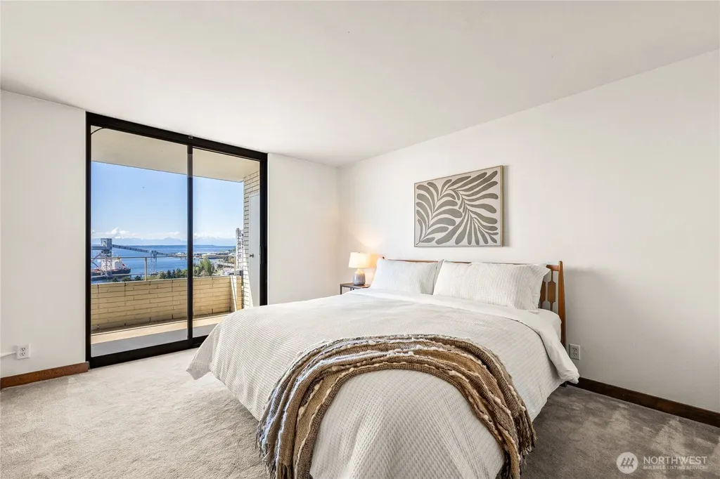 521 5th Avenue W Seattle WA 98119