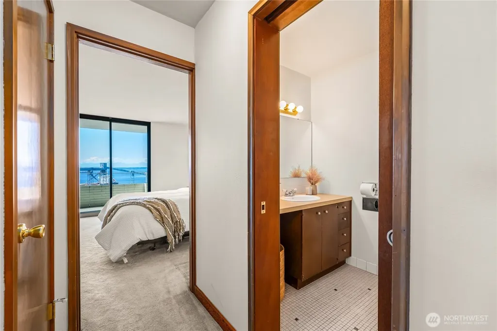 521 5th Avenue W Seattle WA 98119