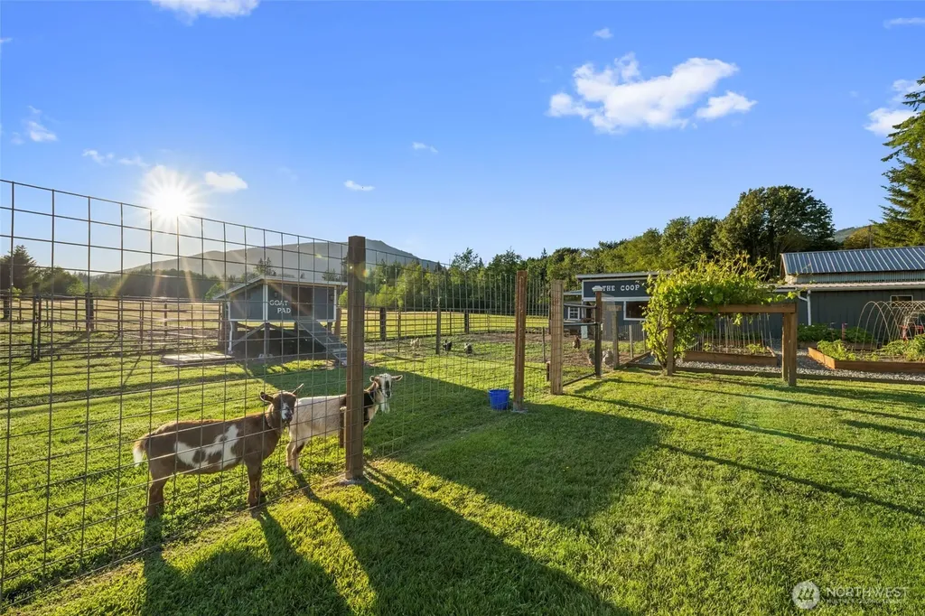 32993 Hamilton Cemetery Road Sedro Woolley WA 98284