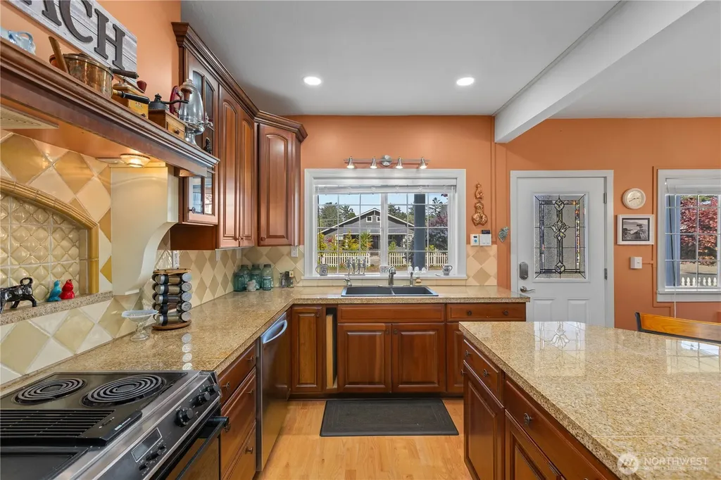 5015 L Place Seaview WA 98644