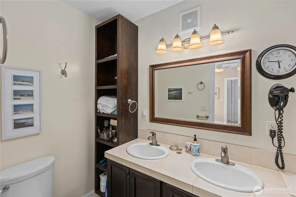 5015 L Place Seaview WA 98644