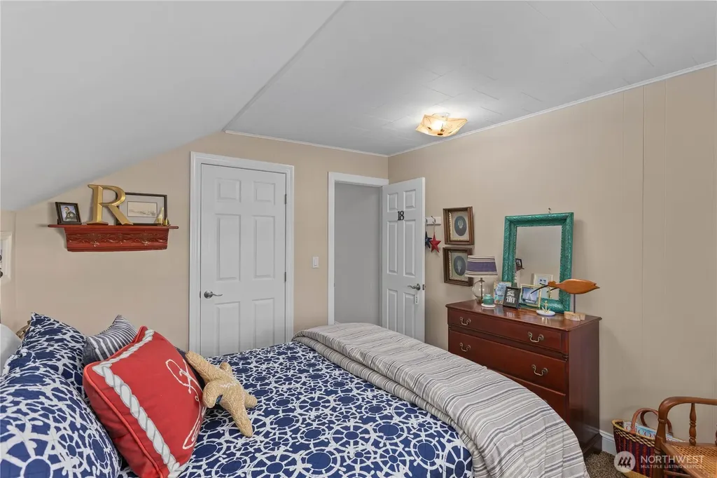 5015 L Place Seaview WA 98644