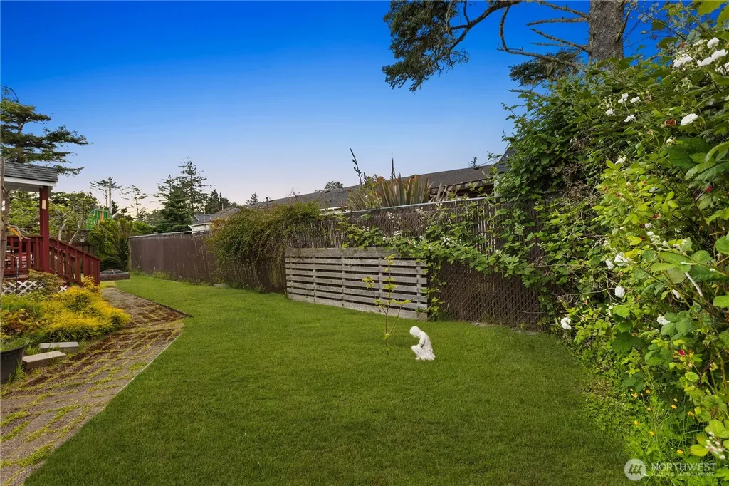 5015 L Place Seaview WA 98644