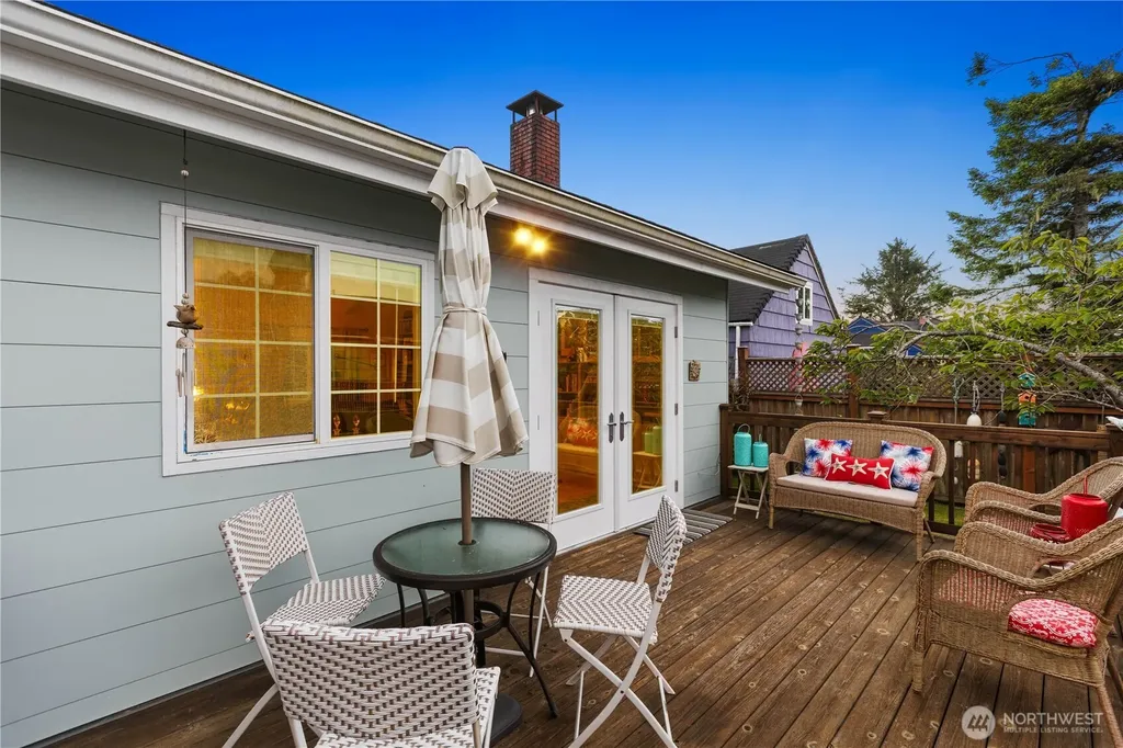 5015 L Place Seaview WA 98644