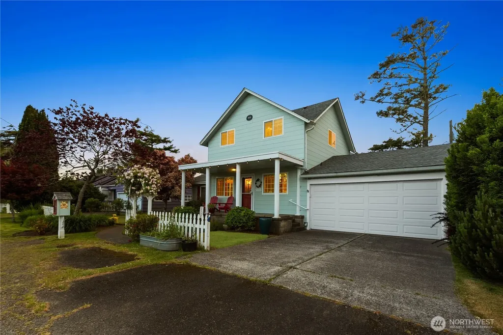 5015 L Place Seaview WA 98644