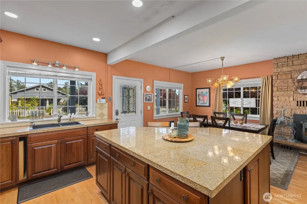 5015 L Place Seaview WA 98644
