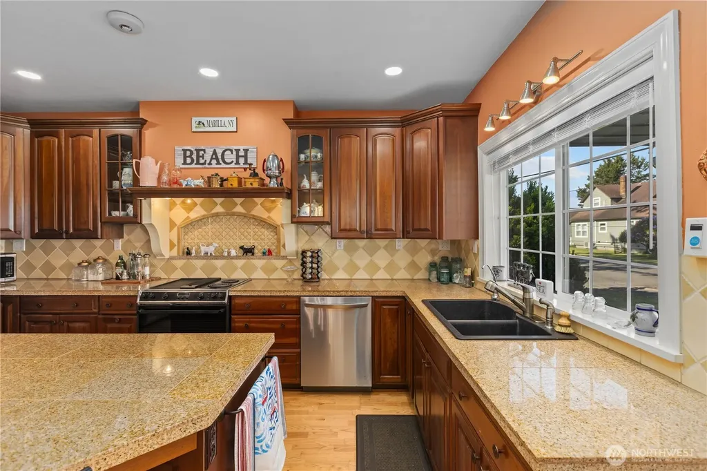 5015 L Place Seaview WA 98644