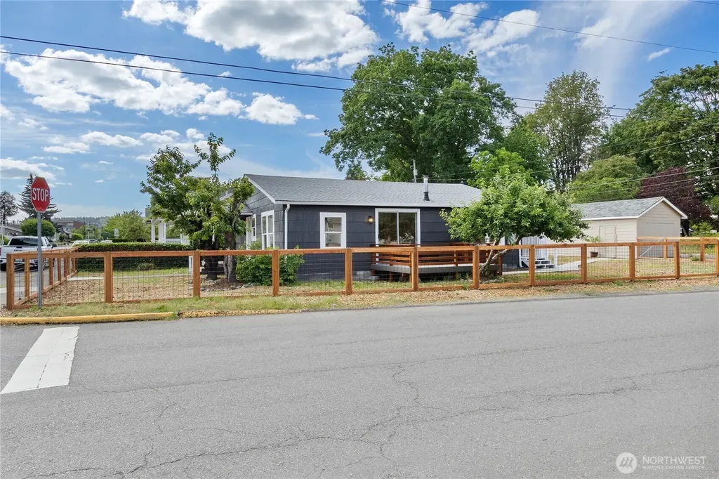 421 4th Street NE Auburn WA 98002