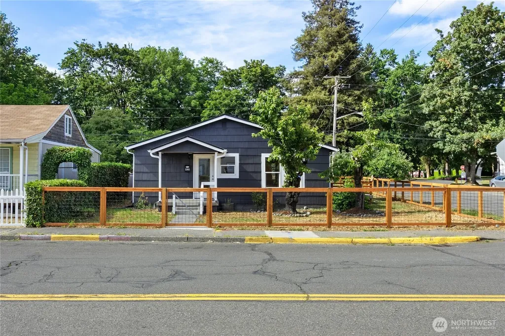 421 4th Street NE Auburn WA 98002