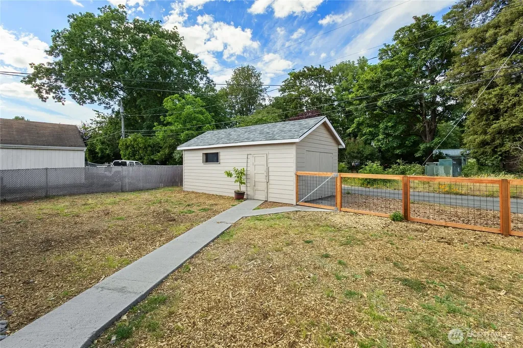 421 4th Street NE Auburn WA 98002