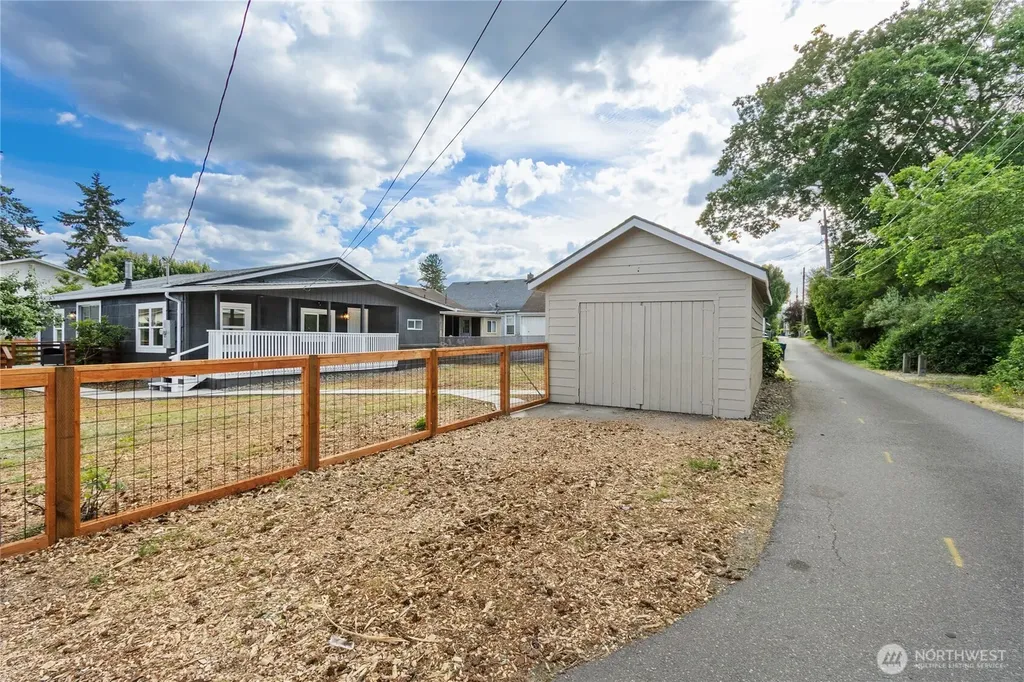 421 4th Street NE Auburn WA 98002