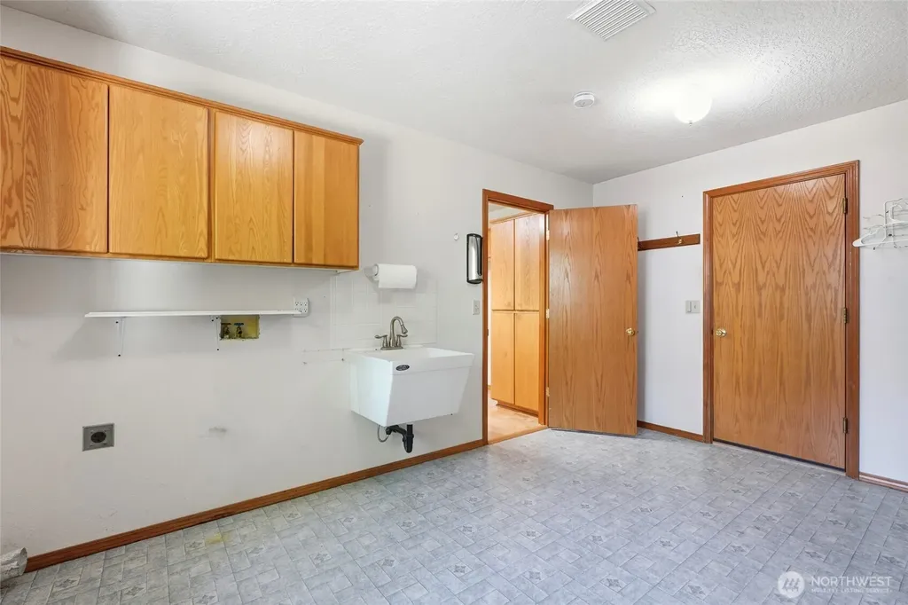 232 Sparks Kelso WA 98626