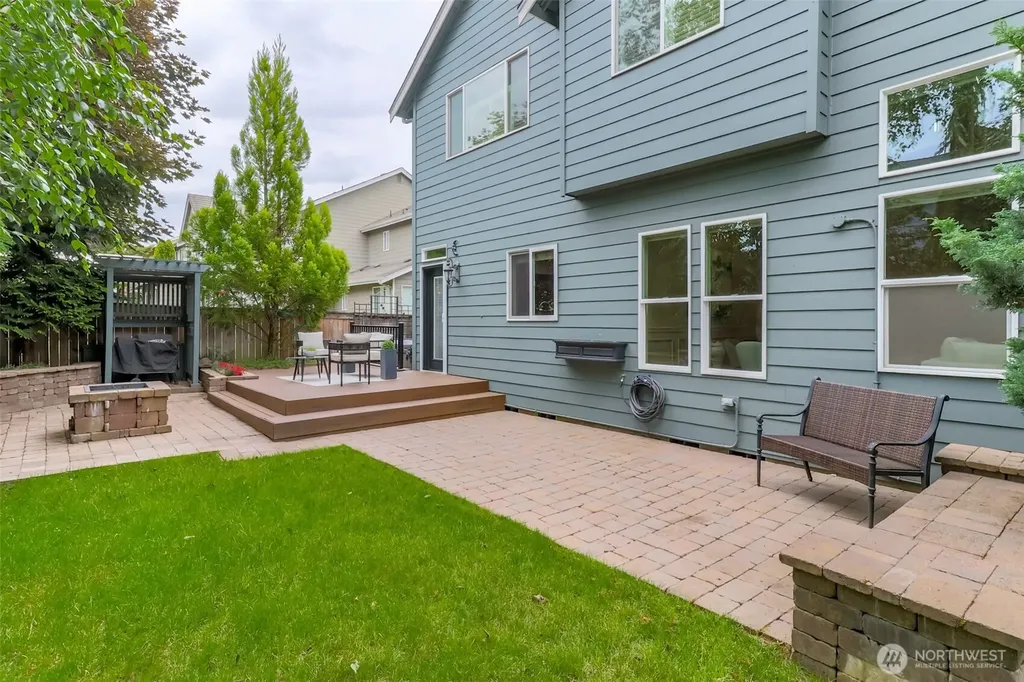 1847 Pointe Woodworth Drive NE Tacoma WA 98422
