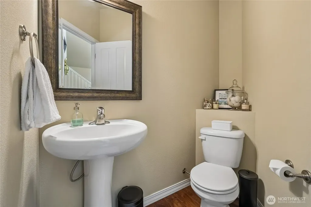 27661 Mcintosh Loop NE Kingston WA 98346