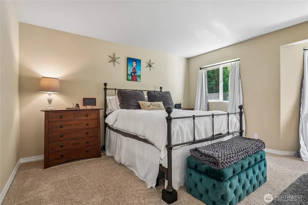 27661 Mcintosh Loop NE Kingston WA 98346