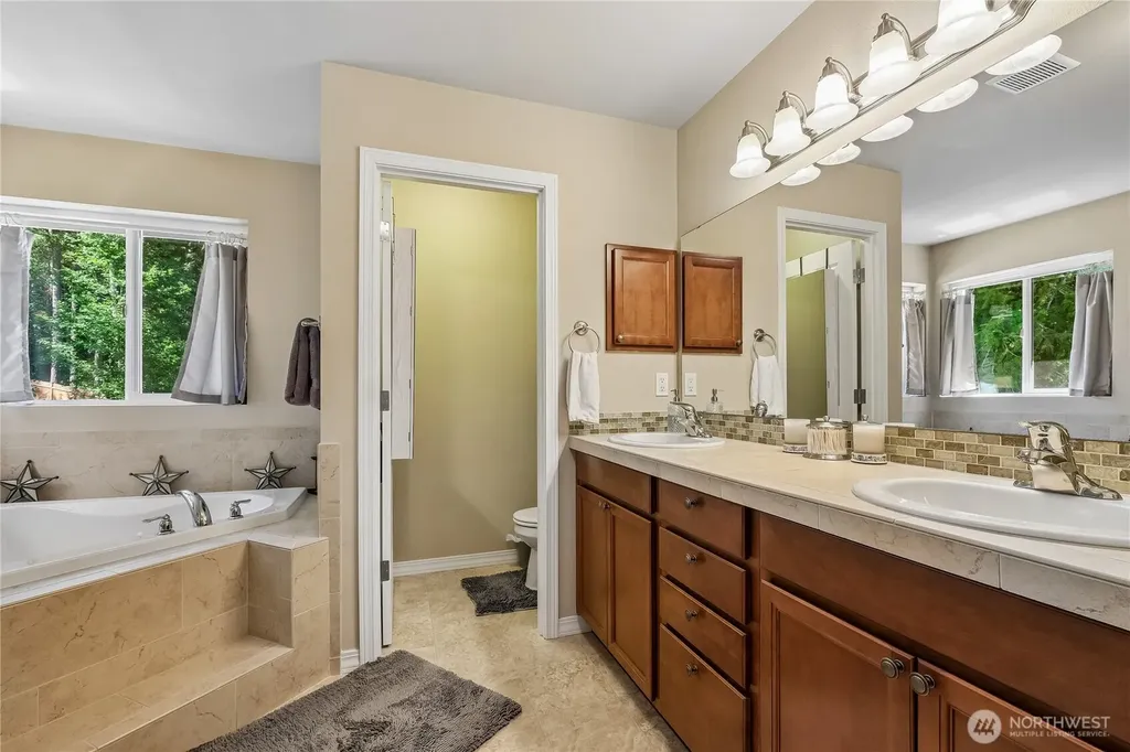 27661 Mcintosh Loop NE Kingston WA 98346
