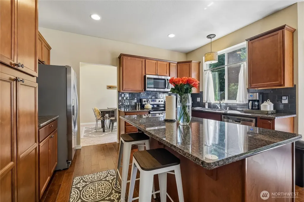 27661 Mcintosh Loop NE Kingston WA 98346