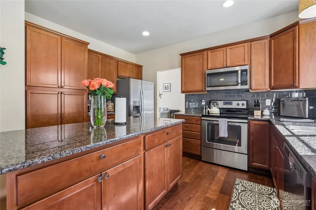 27661 Mcintosh Loop NE Kingston WA 98346