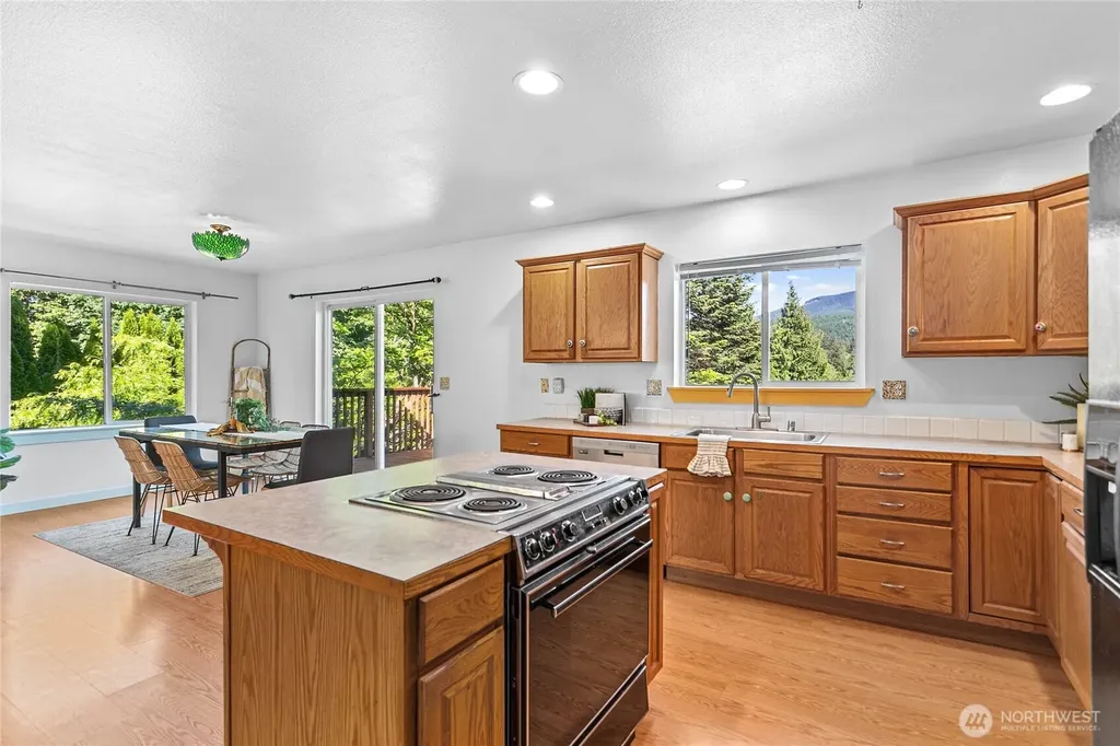 765 Summerset Way Sedro Woolley WA 98284