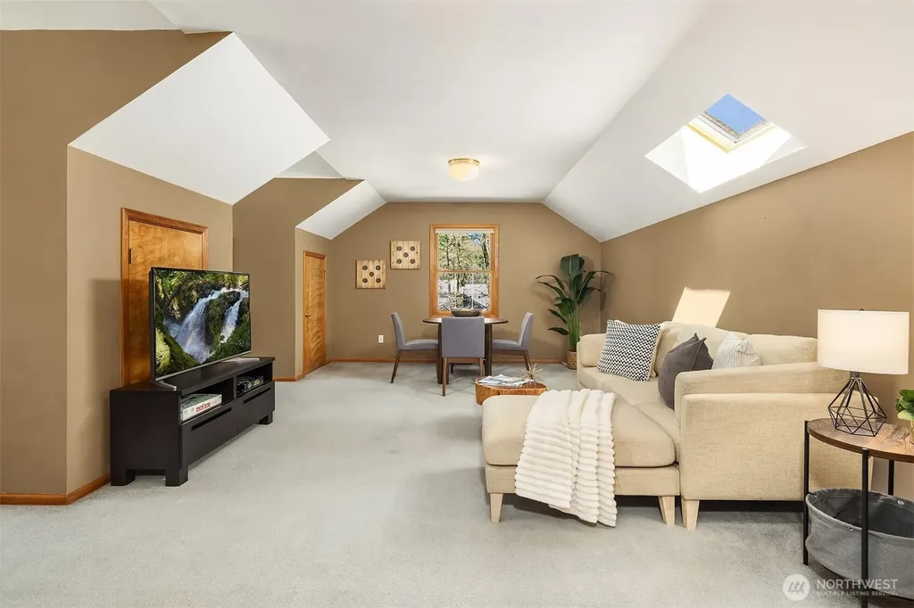 16526 232nd Avenue NE Woodinville WA 98077