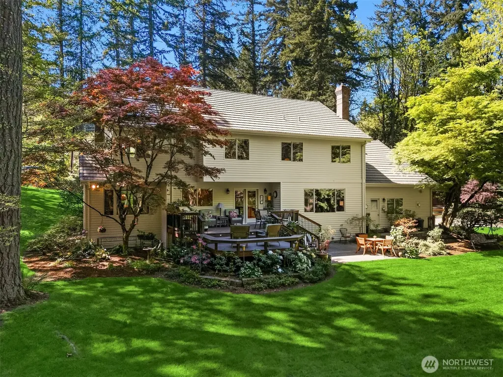 16526 232nd Avenue NE Woodinville WA 98077