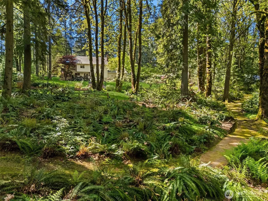 16526 232nd Avenue NE Woodinville WA 98077