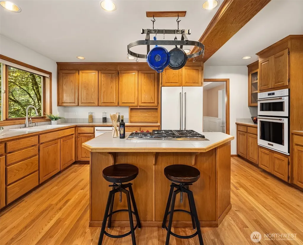 16526 232nd Avenue NE Woodinville WA 98077