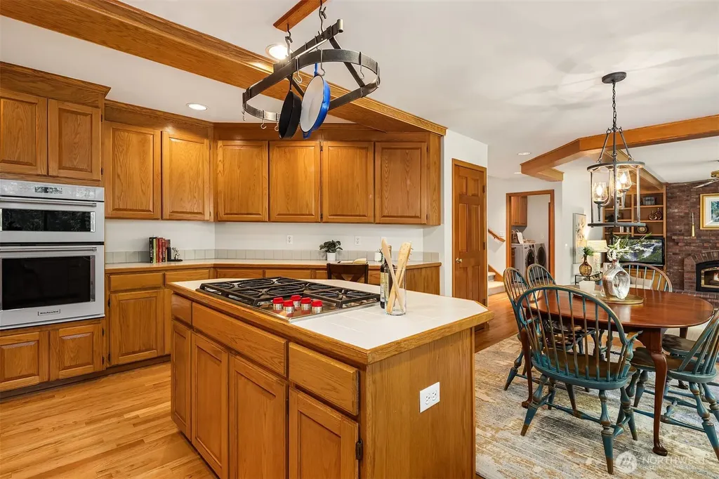 16526 232nd Avenue NE Woodinville WA 98077
