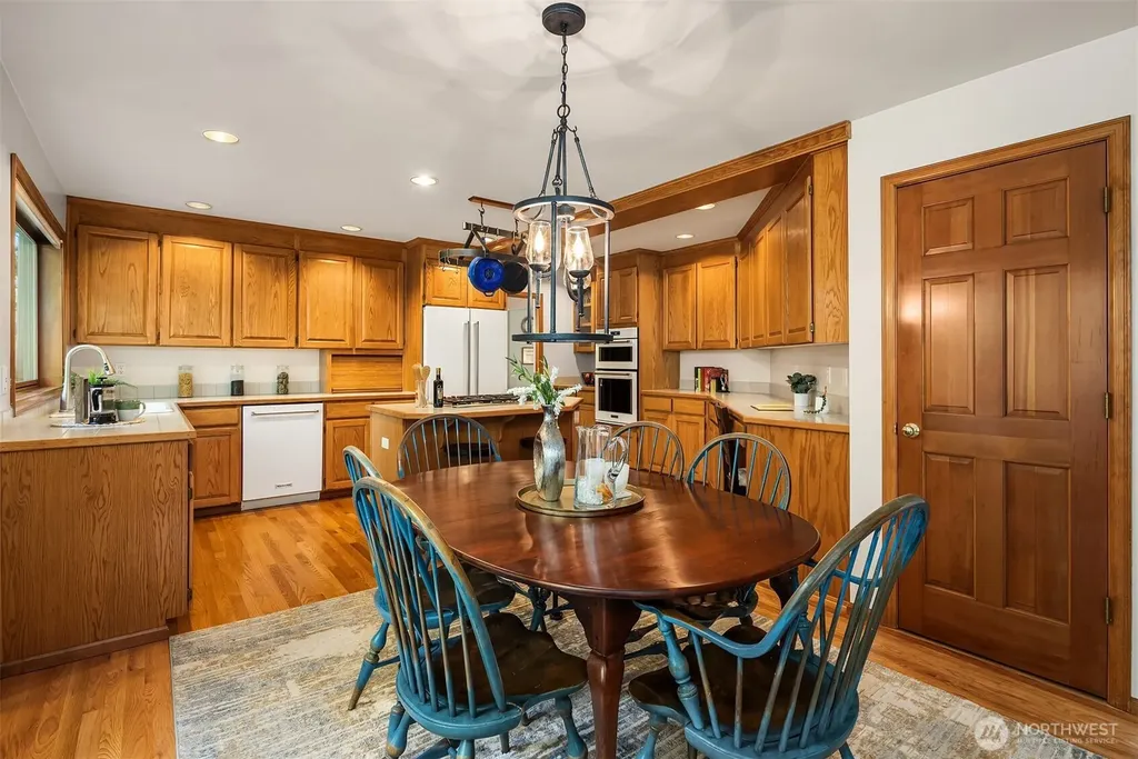 16526 232nd Avenue NE Woodinville WA 98077