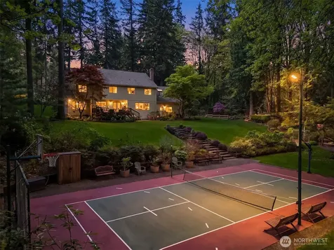 16526 232nd Avenue NE Woodinville WA 98077