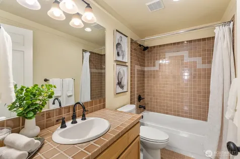 2349 Harbor Avenue SW Seattle WA 98126