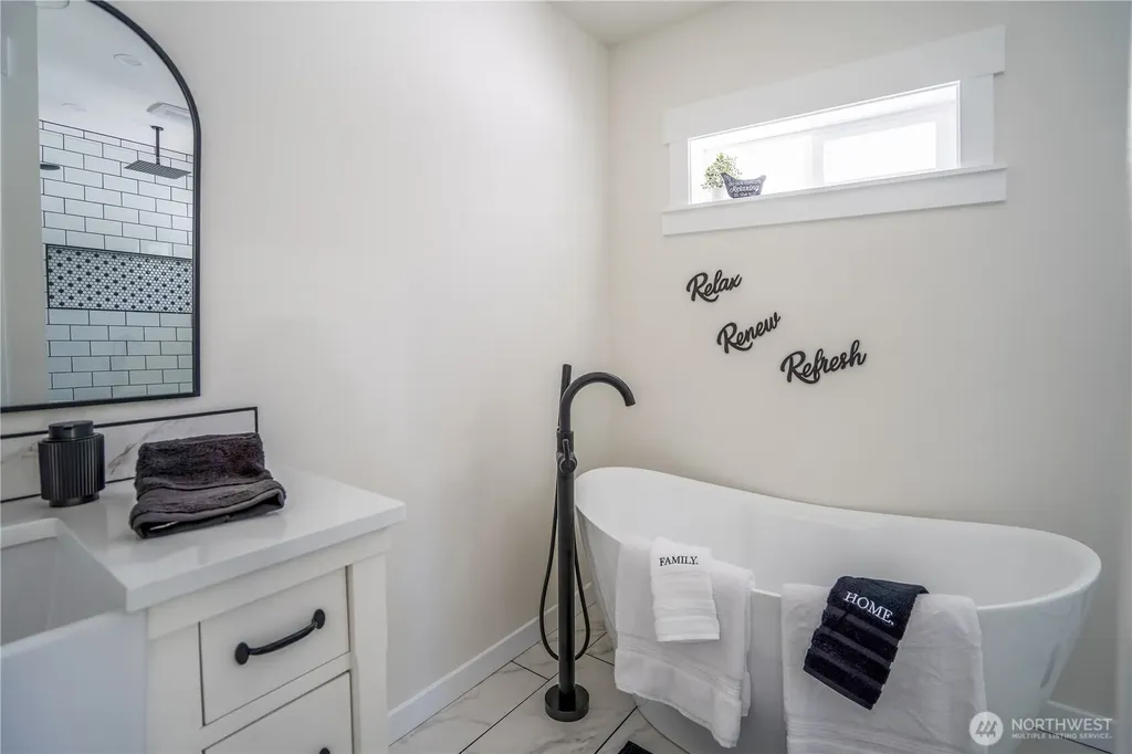 2206 15th Avenue Milton WA 98354