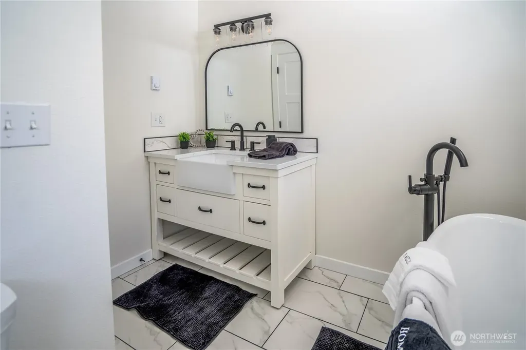 2206 15th Avenue Milton WA 98354