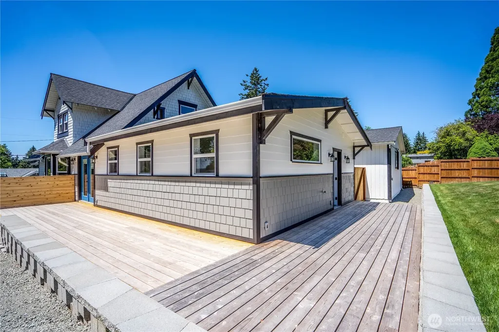 2206 15th Avenue Milton WA 98354