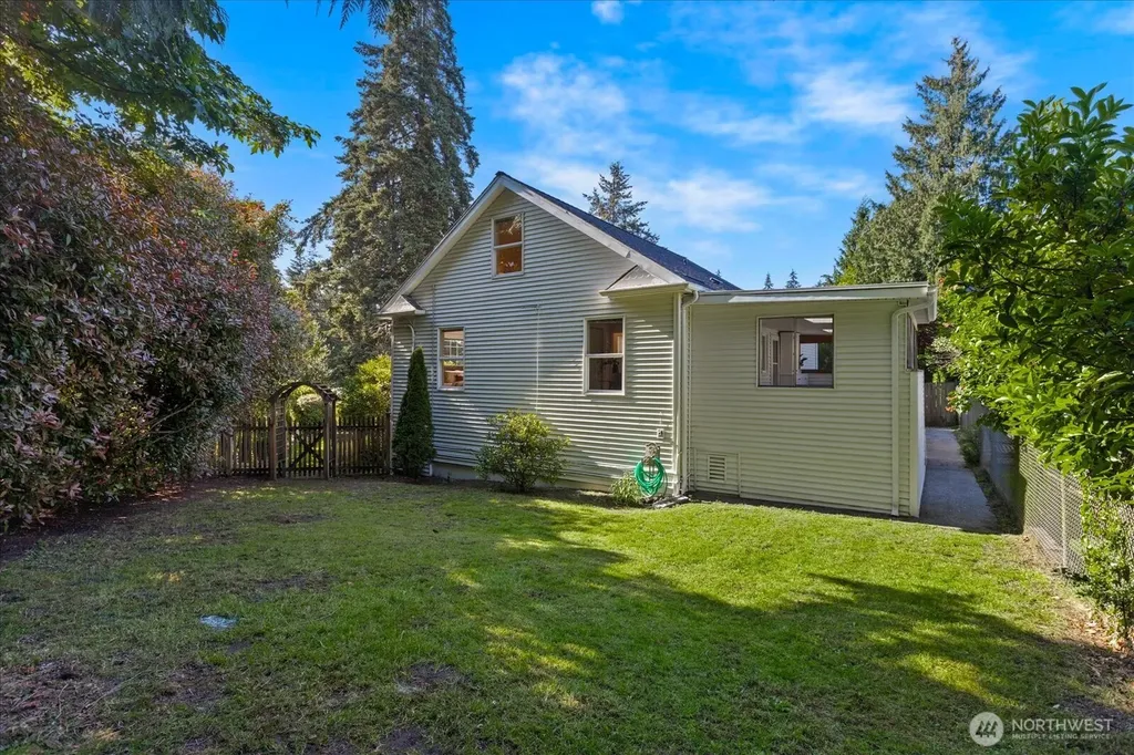 1051 2nd Avenue S Edmonds WA 98020