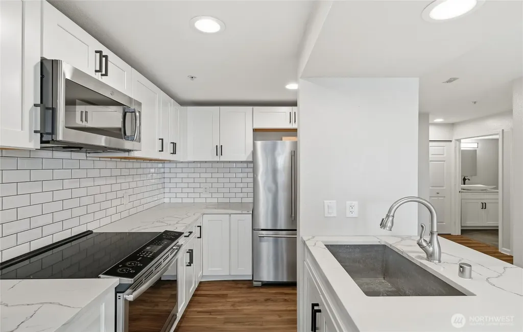 3028 Western Avenue Seattle WA 98121