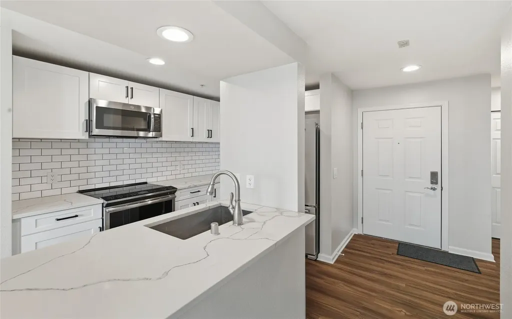 3028 Western Avenue Seattle WA 98121