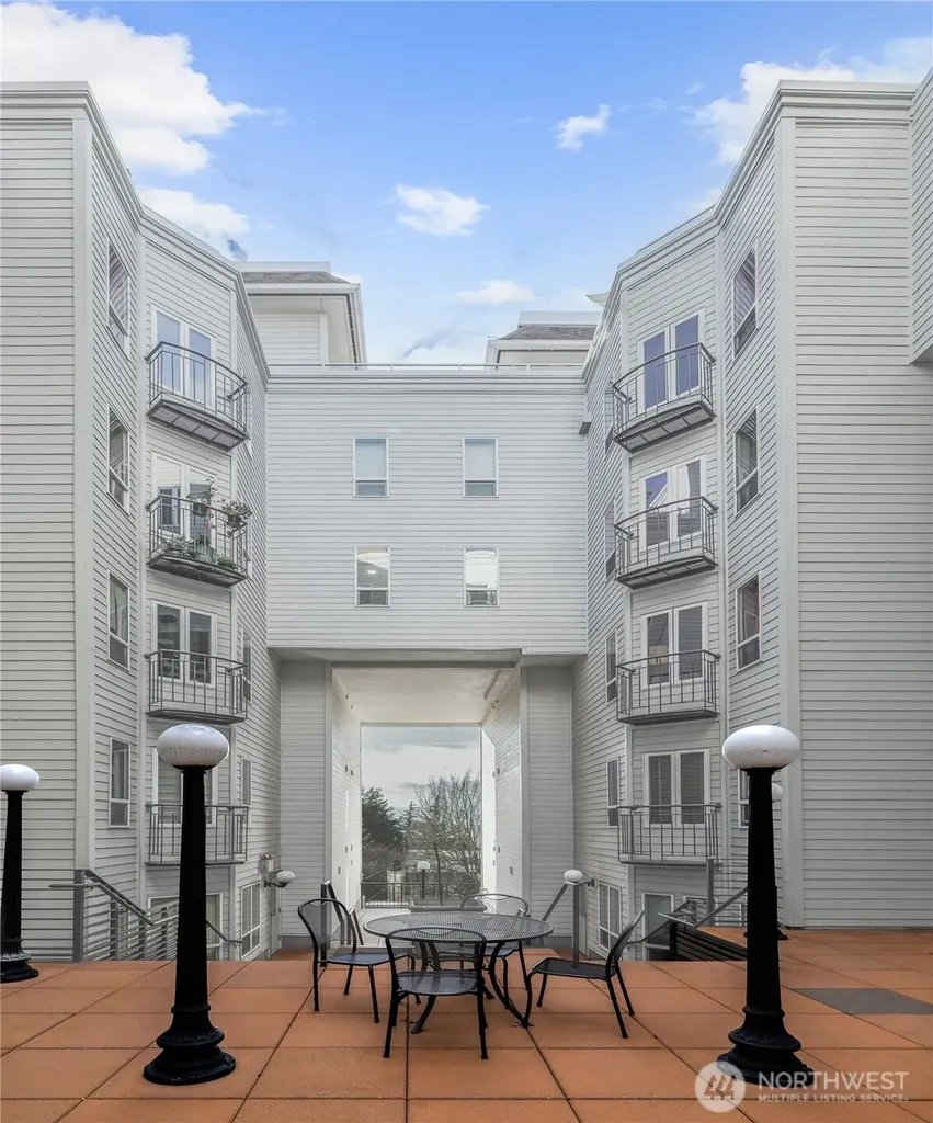 3028 Western Avenue Seattle WA 98121