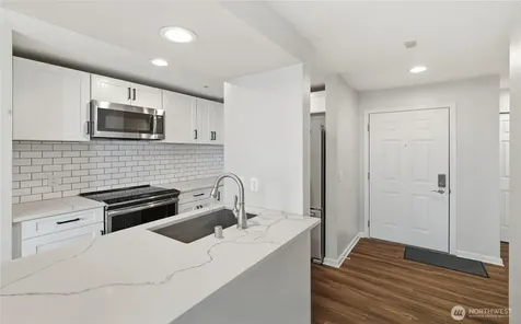 3028 Western Avenue Seattle WA 98121