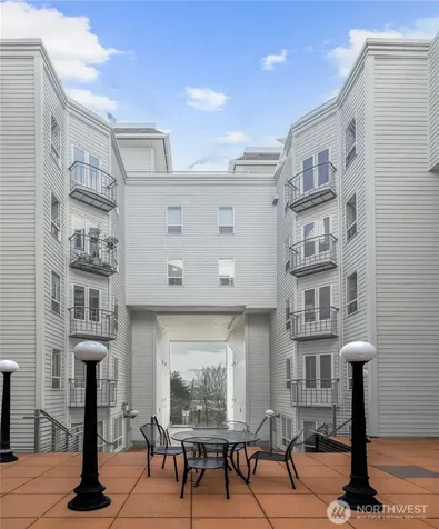 3028 Western Avenue Seattle WA 98121