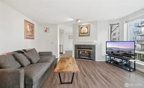 3028 Western Avenue Seattle WA 98121