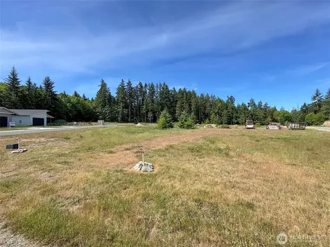 1412 Discovery Loop Port Angeles WA 98363