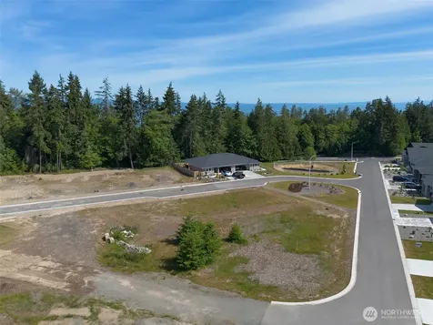 1412 Discovery Loop Port Angeles WA 98363
