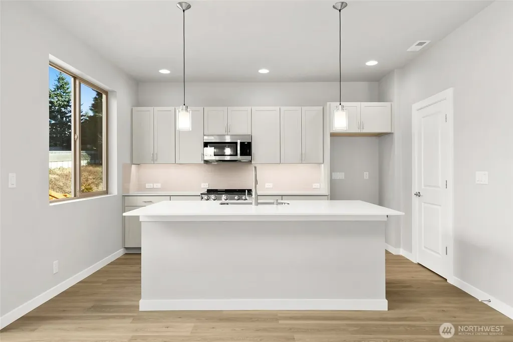 12611 SE 256th Place Kent WA 98030
