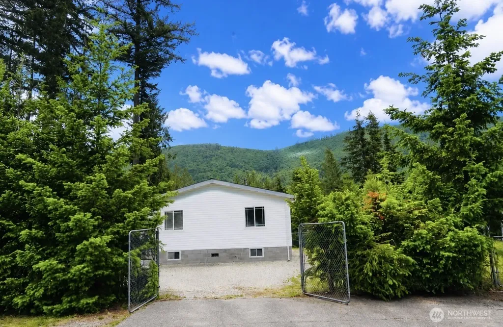 8375 Golden Valley Boulevard Maple Falls WA 98266