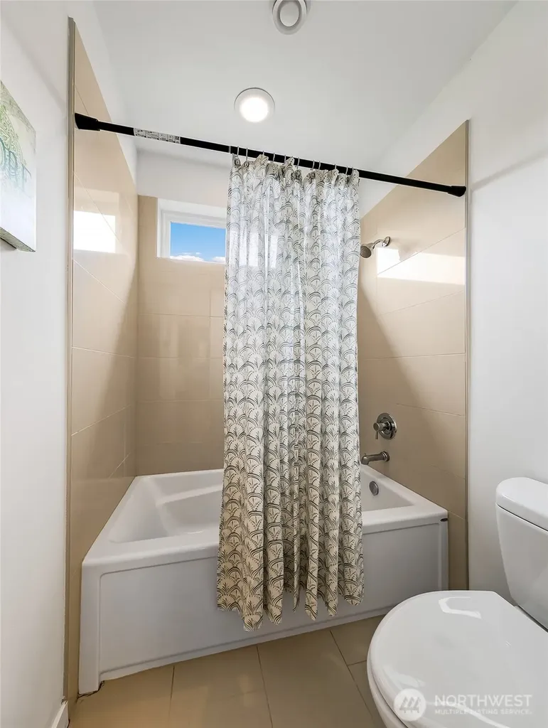 13721 Meridian Avenue N Seattle WA 98133