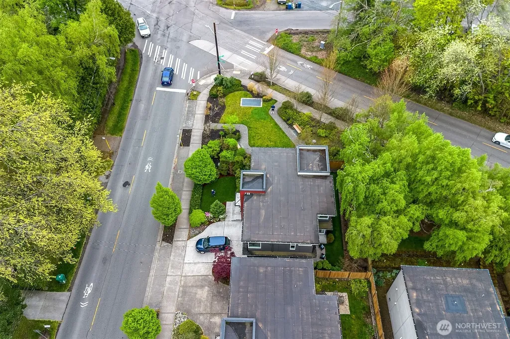 13721 Meridian Avenue N Seattle WA 98133