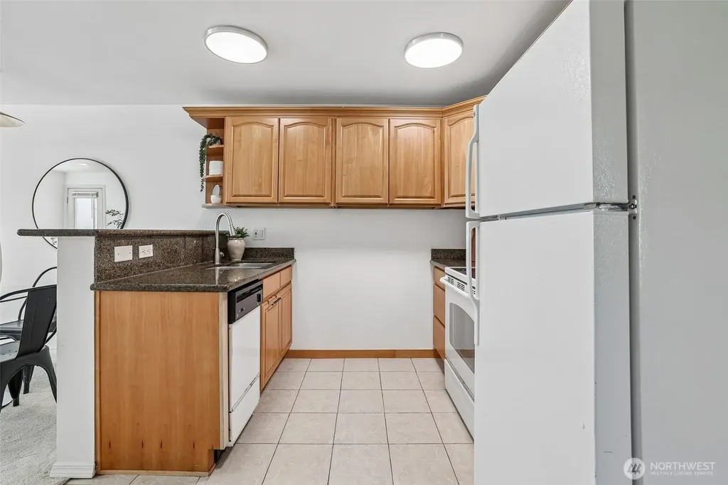 5624 Roosevelt Way NE Seattle WA 98105